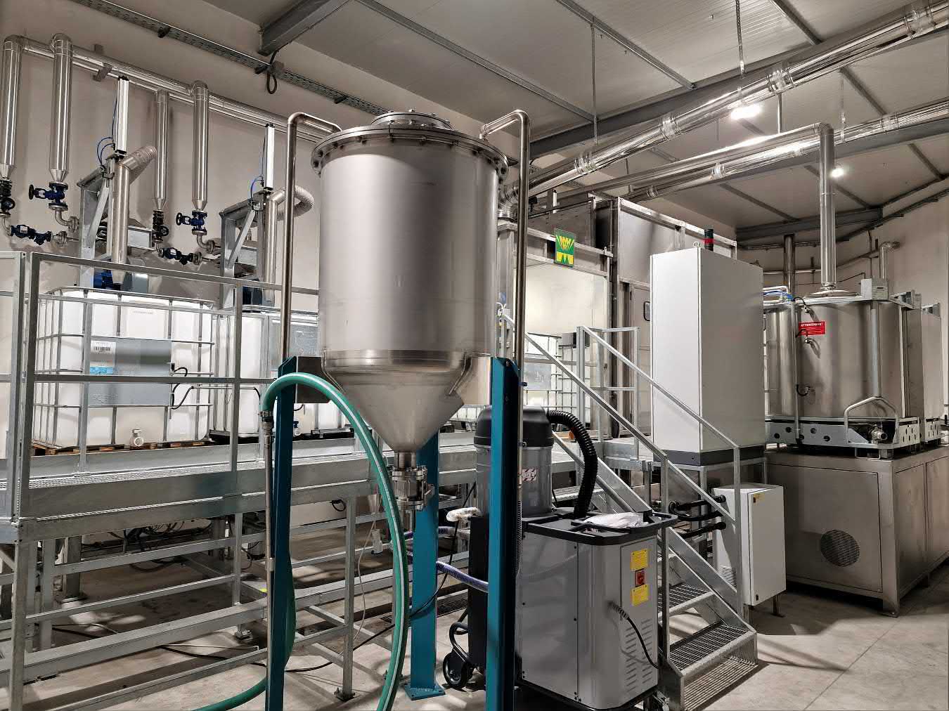 C.E.B. IMPIANTI · primer avtomatizirane opreme za pranje IBC