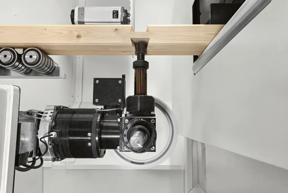 Example of joint machining on an Oikos XS structural element